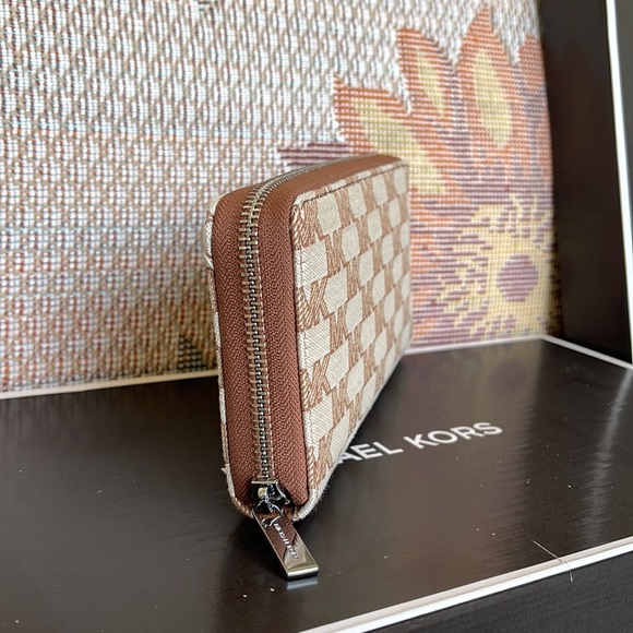 Michael Kors Men’s Women’s Cooper Tech Zip Around Continental Wallet
Cream Multi - Picture 8 of 16